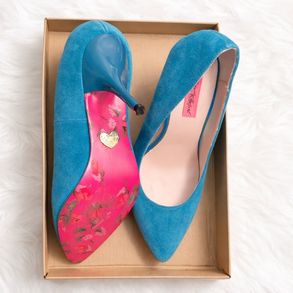 Betsey Johnson Teal Blue Suede Pumps Pink Sole Heels Size 8.5 - Picture 4 of 9